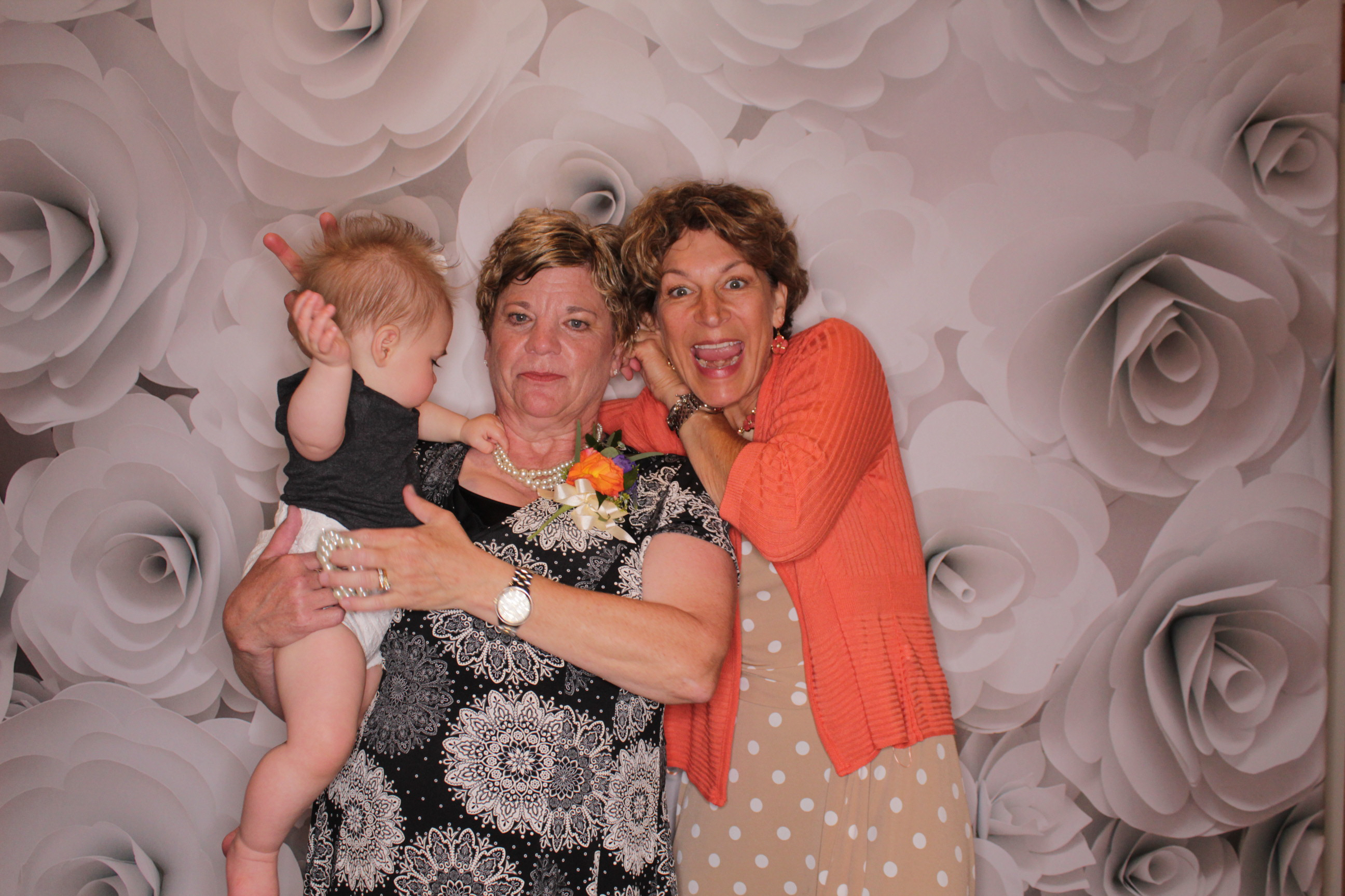 Danni and Brock’s Wedding | View more photos from the event at gallery.photoboothbillings.com/u/PhotoBoothBillings/Danni-and-Brock’s-Wedding